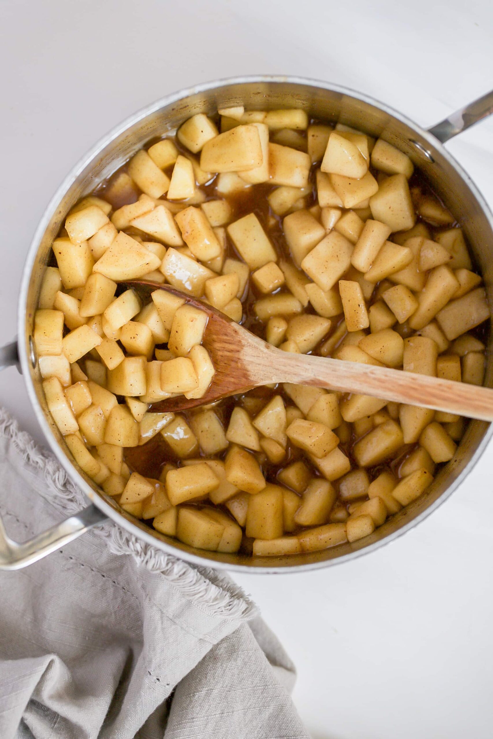 apples in pot simmering
