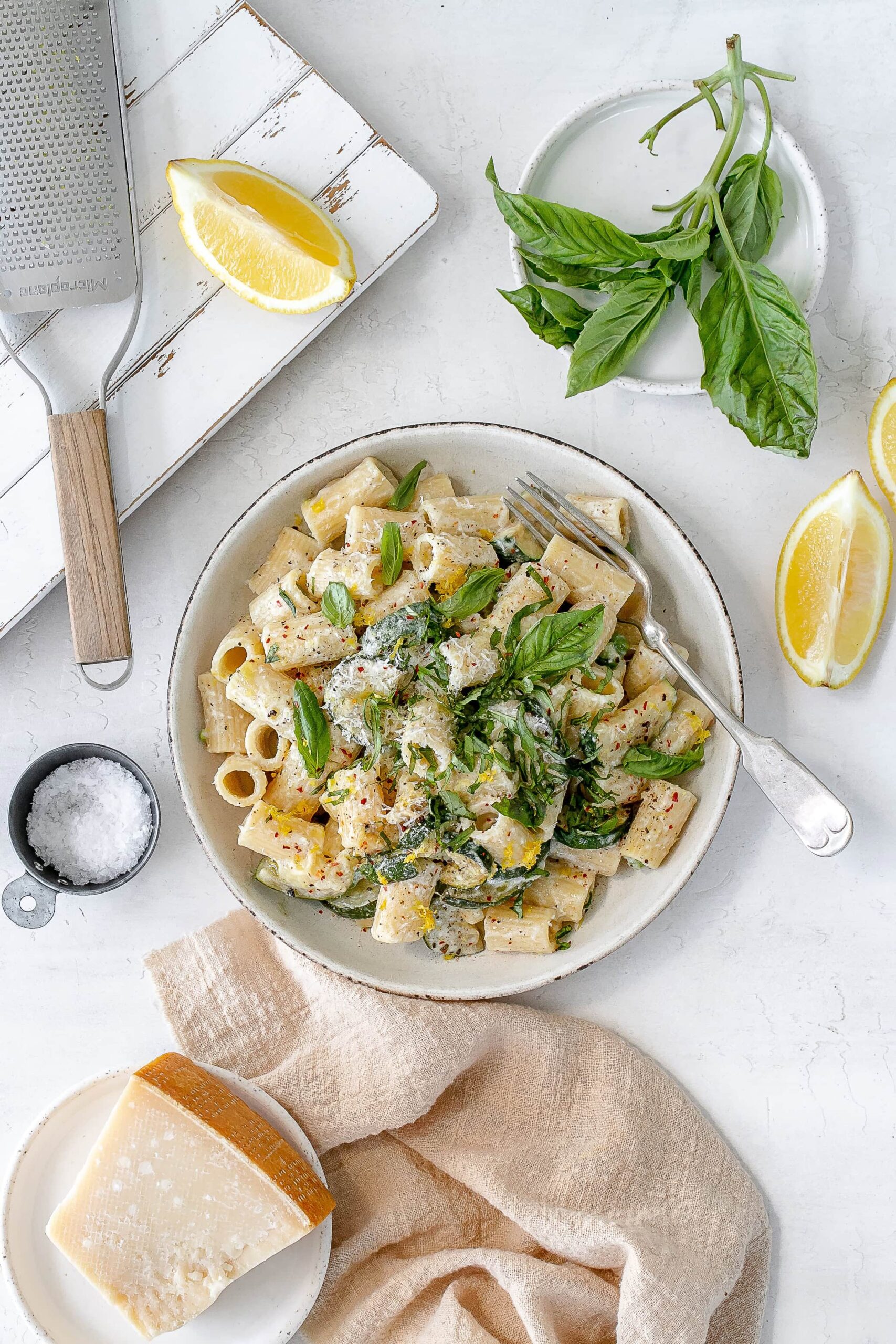 zucchini ricotta pasta in a bowl.