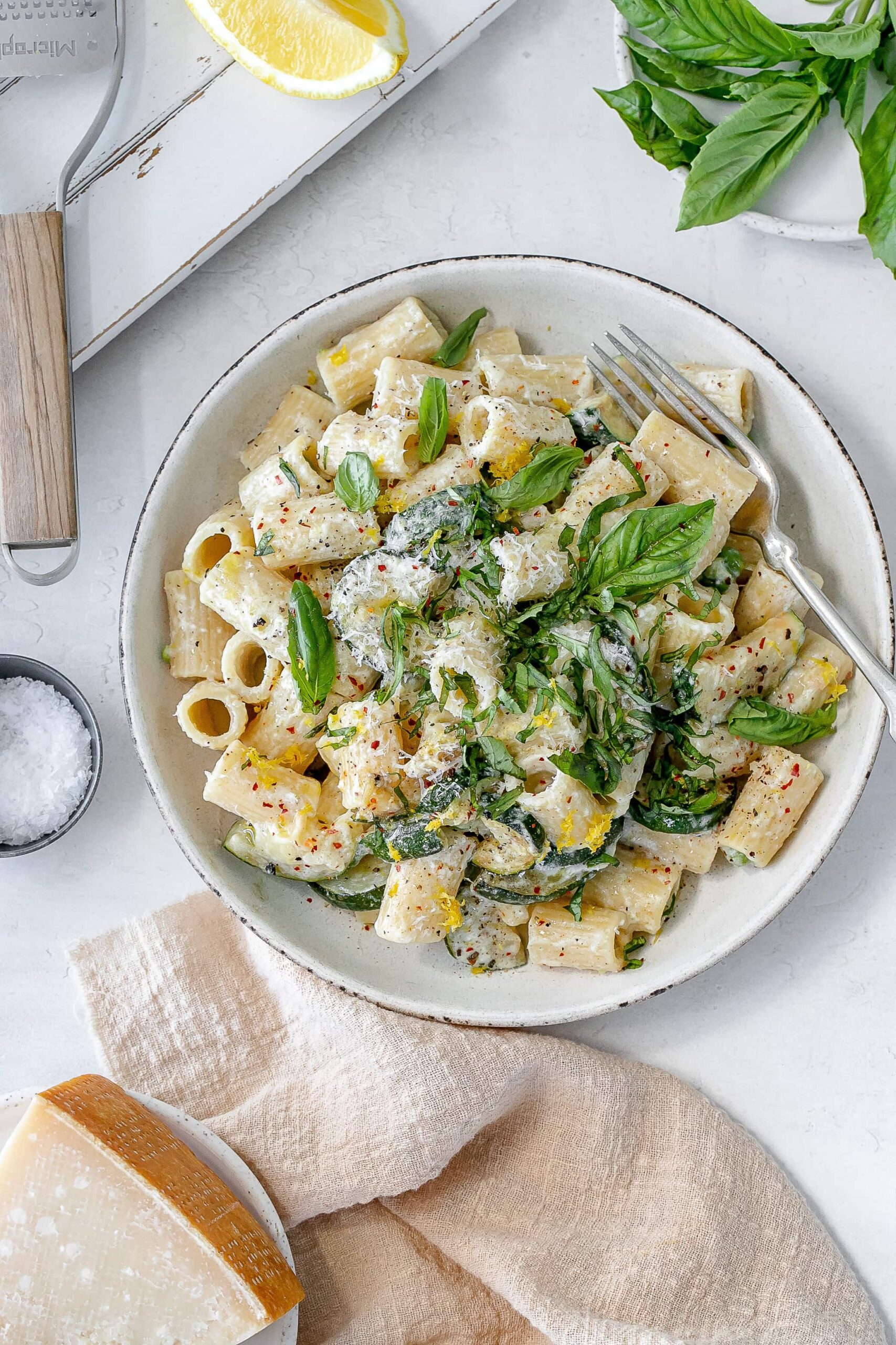zucchini ricotta pasta in a bowl.