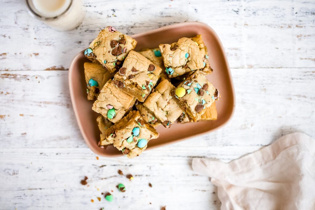 mini egg cookie bars