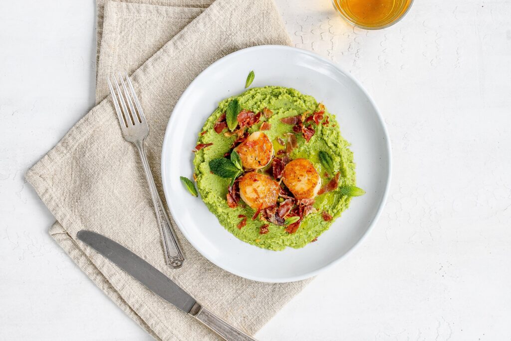scallops and pea puree