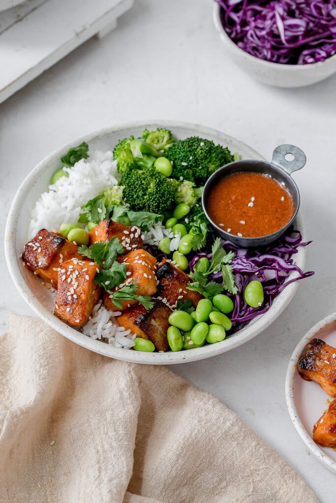 gochujang salmon bowls.